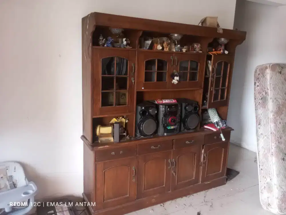 Lemari Buffet Kayu Jati Sip Tapi Ada Bagian Minusnya Besar Cukup Murah