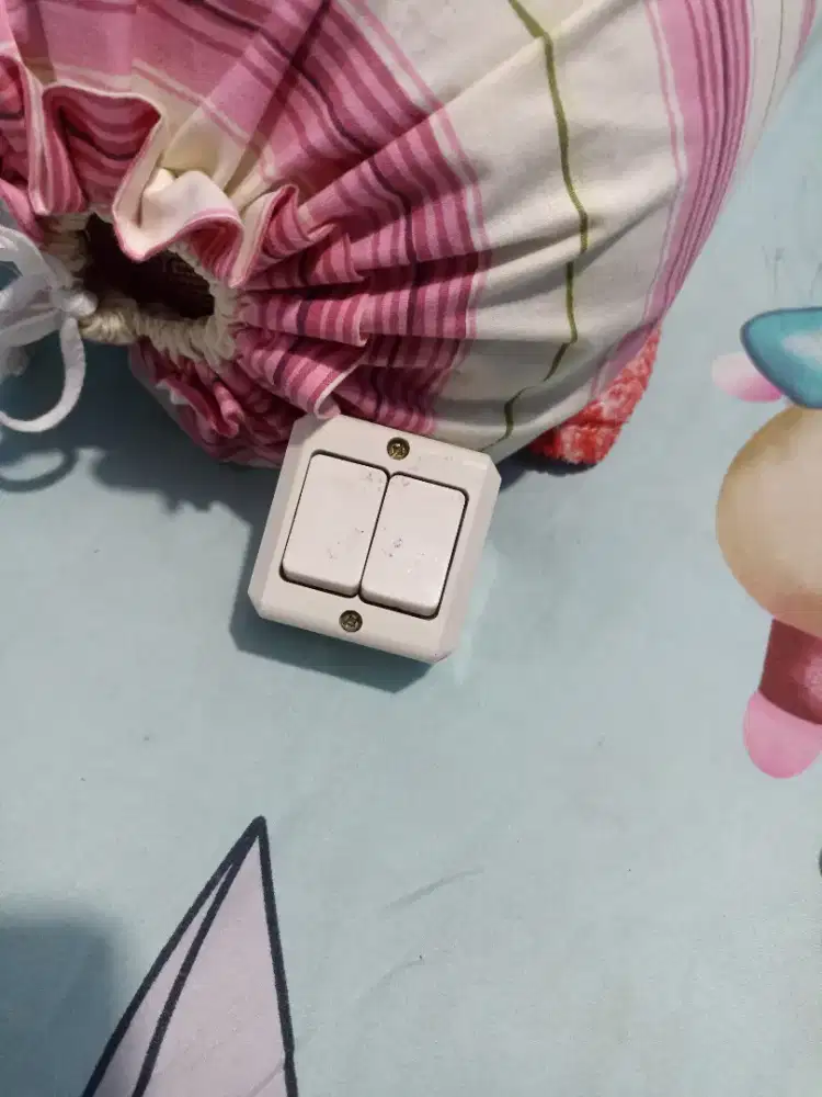 Saklar ganda tempel luar (outbow) Broco.