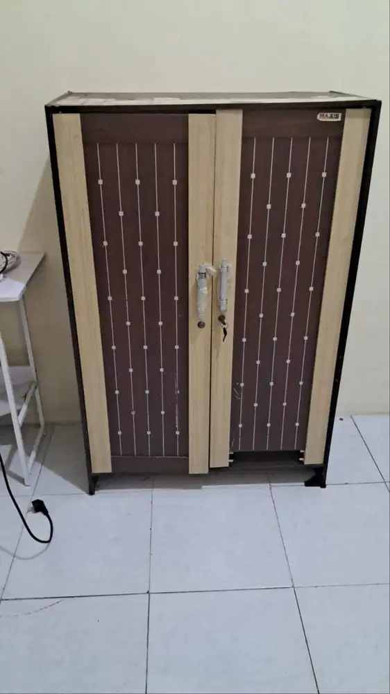 Lemari Kayu Kecil – Praktis & Rapi