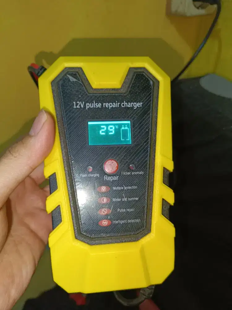 Charger Aki Charger accu Auto