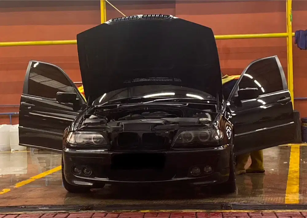 BMW 318i 2004 Bensin