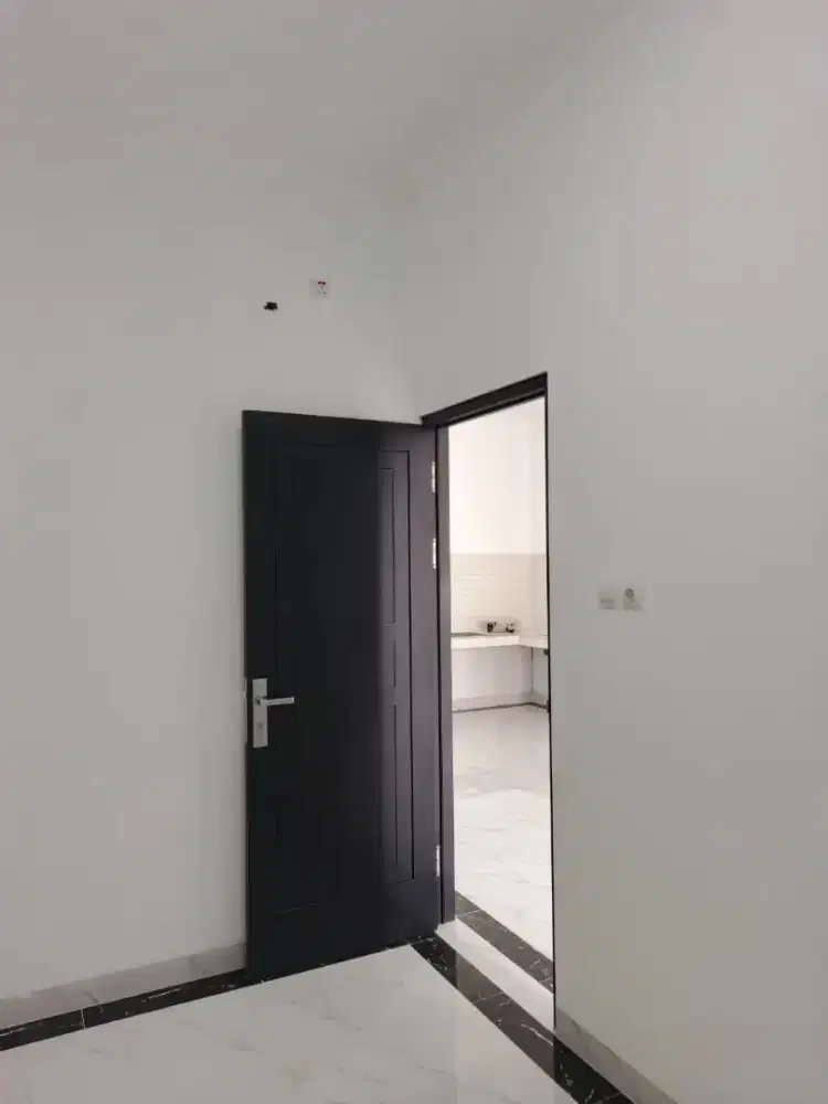 Rumah mewah di Jl pahlawan Revolusi duren sawit pondok bambu jakarta