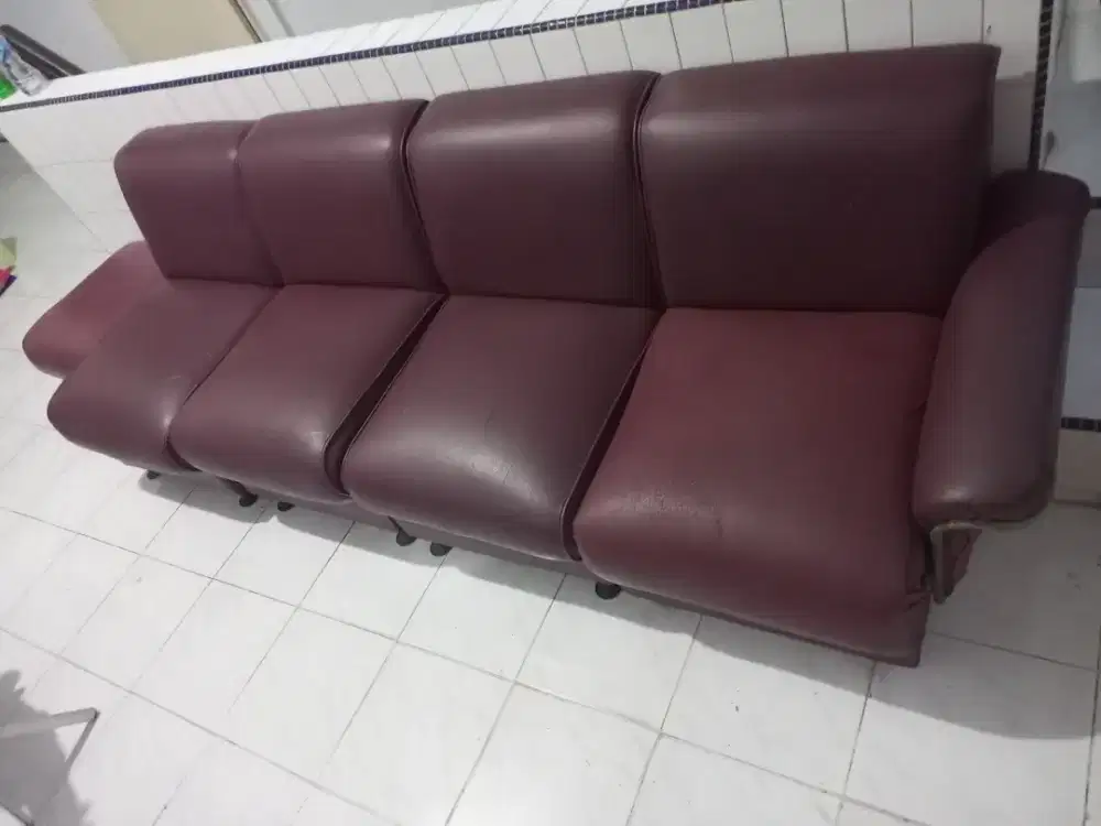Sofa maroon bekas