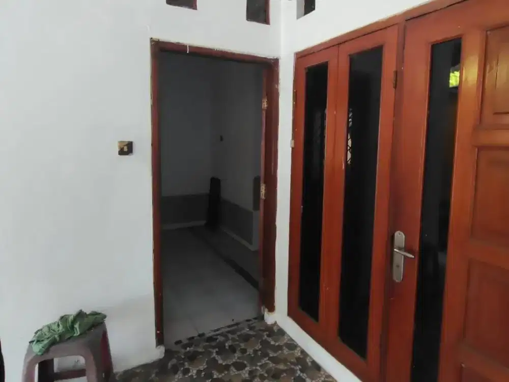Dijual Rumah Strategis 5 Kamar di Ciledug – Ideal untuk Hunian Nyaman atau Lokasi Bisnis Komersial