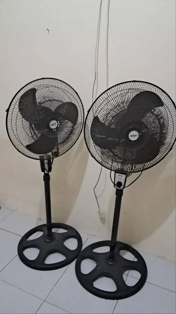 Kipas Angin Bekas Rusak (2 Unit) – Dijual Borongan