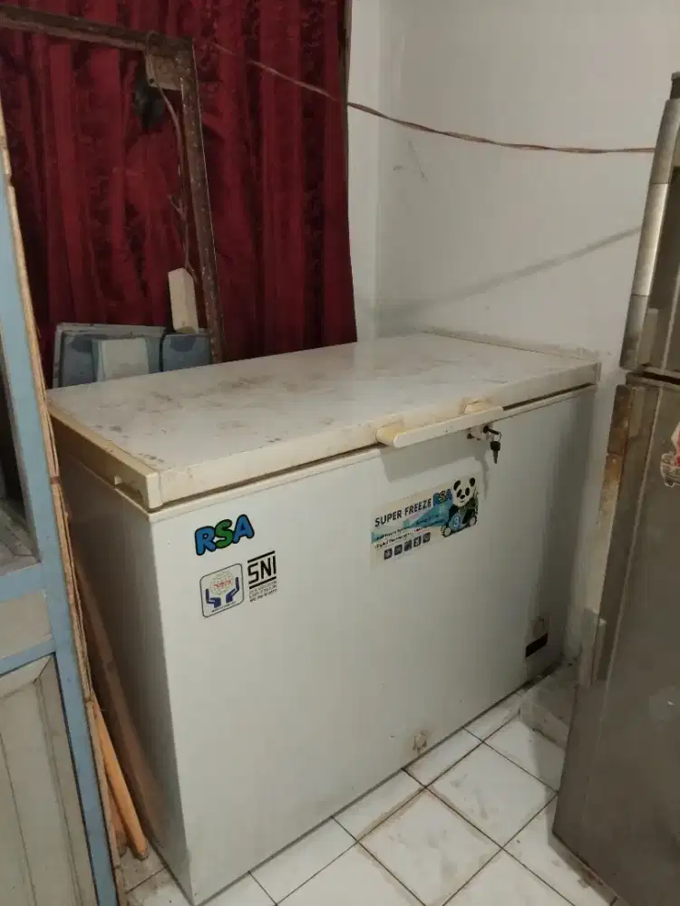 Dijual cepat freezer