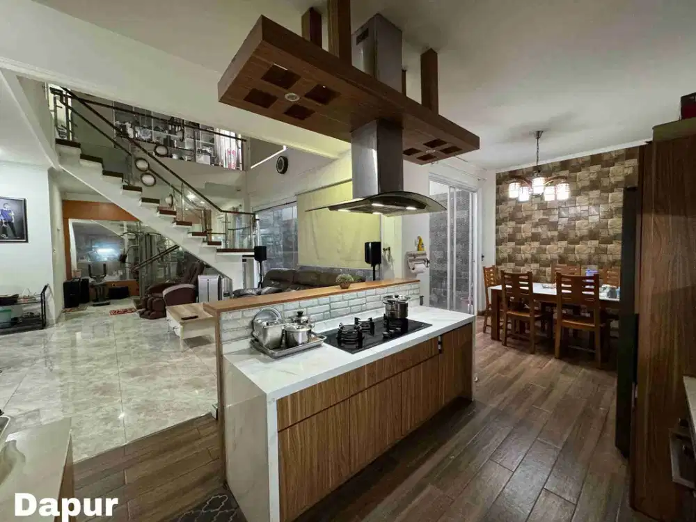 Rumah 2.5 Lantai SHM Kolam Renang Pribadi 4+1 Kamar Luas 400m Cikarang Jababeka