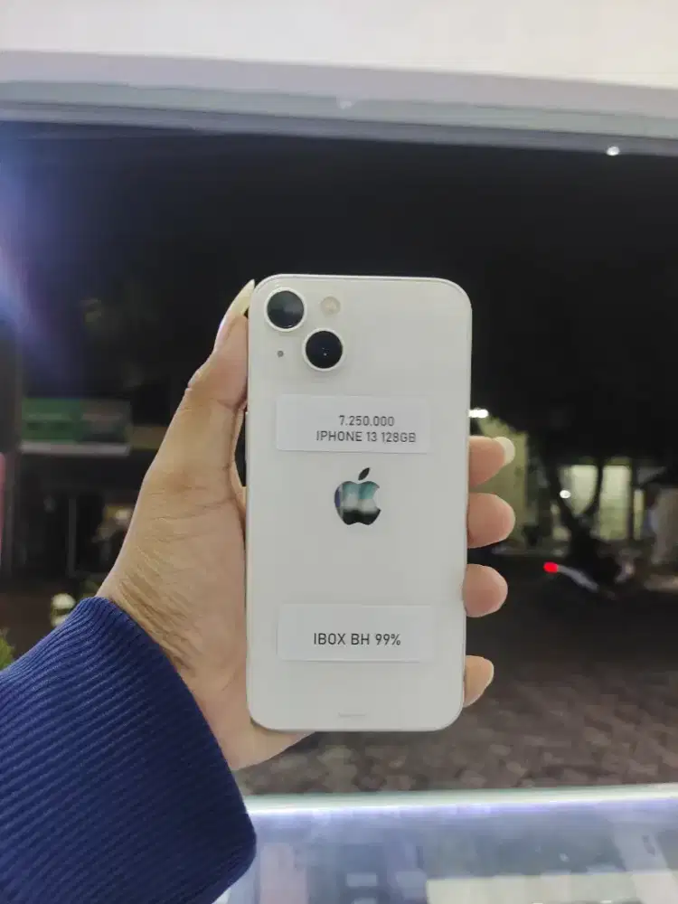 iPhone 13 white
