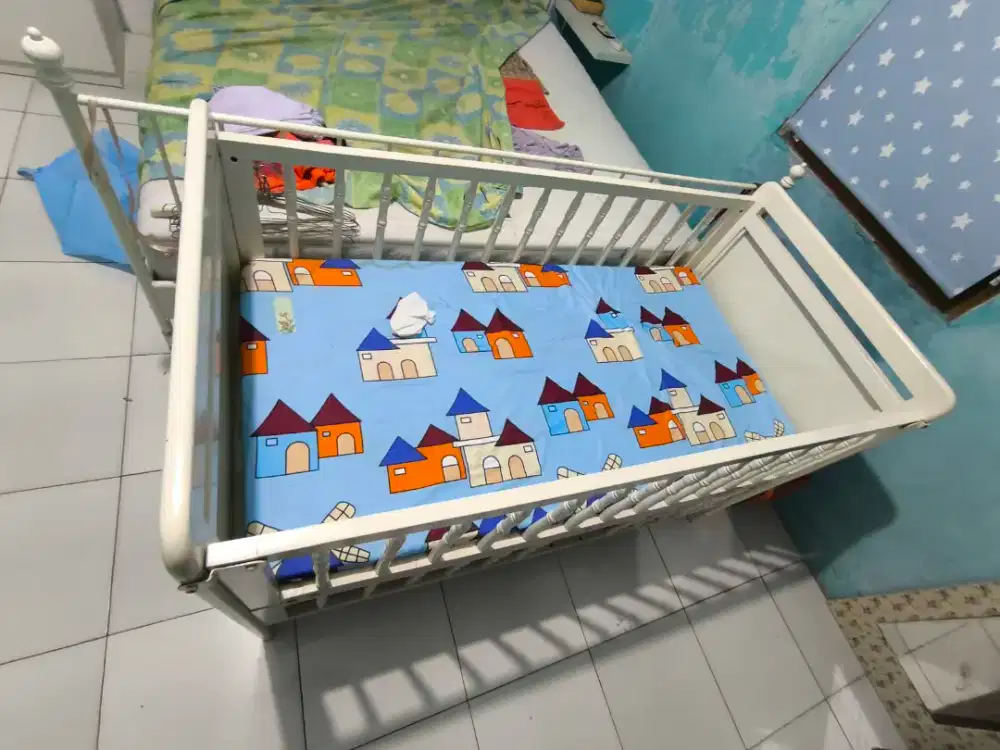 Ranjang bayi kayu / Crib