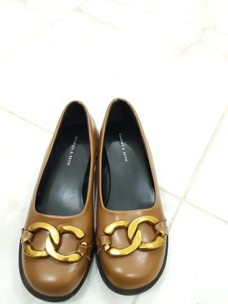 Sepatu merk Charles n Keith