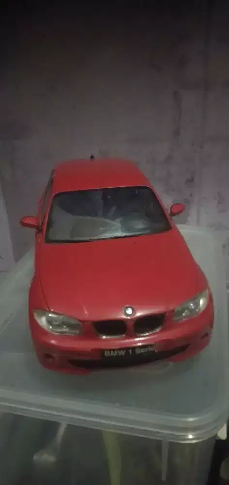 BMW 1 Series ReD Scale 1/18