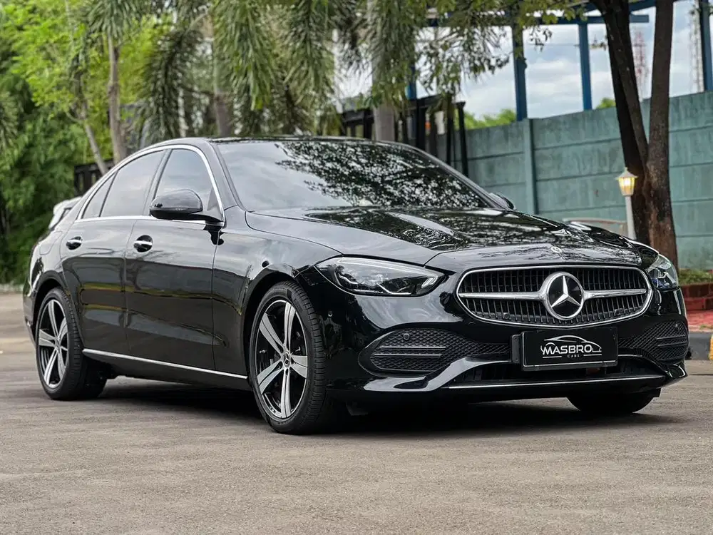 Mercedes Benz C200 AVG 2022 odo 9rb brand new with second price