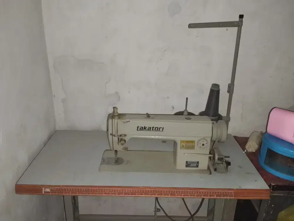 MESIN JAHIT DAN OBRAS, PLUS DAPAT MEJA NYA