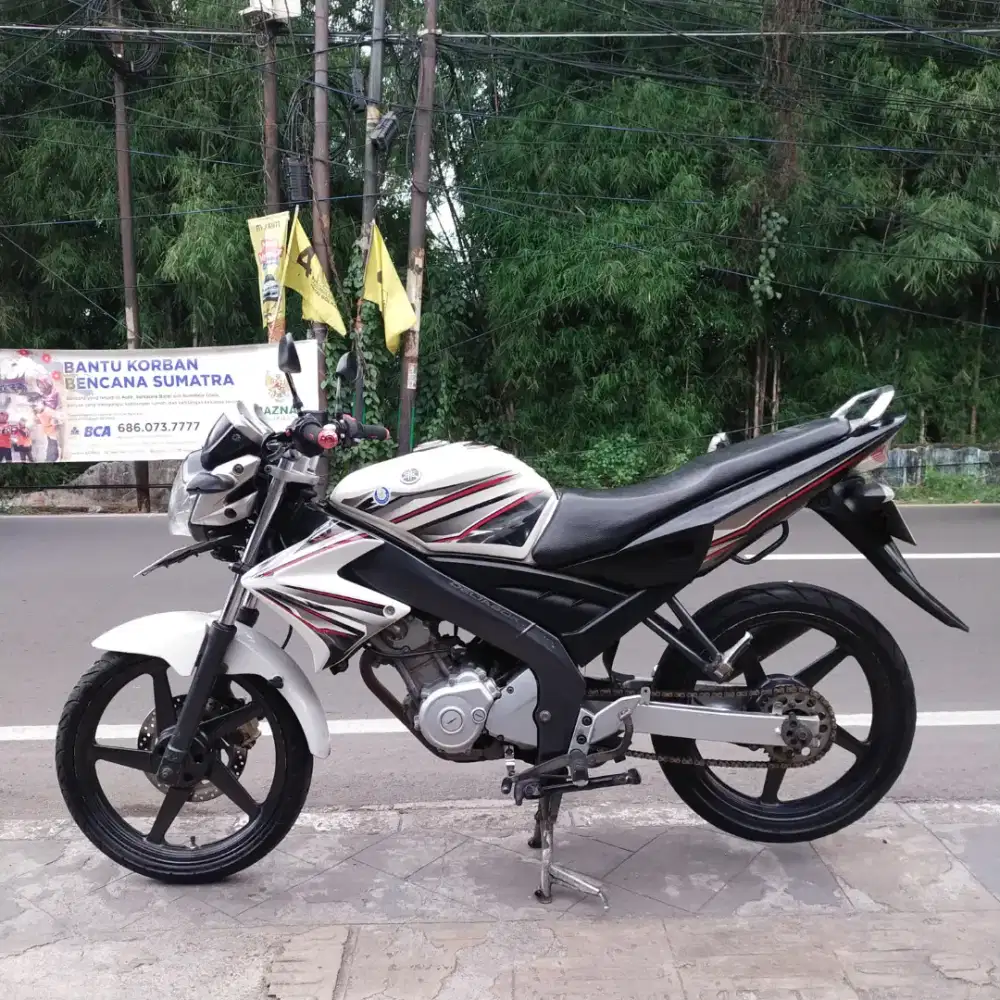 Yamaha Vixion OLD 2013 Bagus lengkap Mesin Cakep