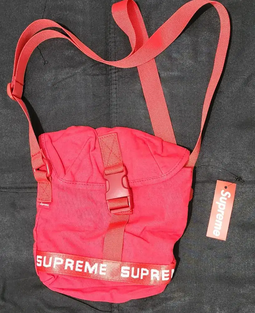 Tas selempang Supreme