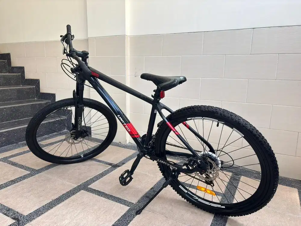SEPEDA MTB UNITED STAVROS 27.5 BLACK-RED