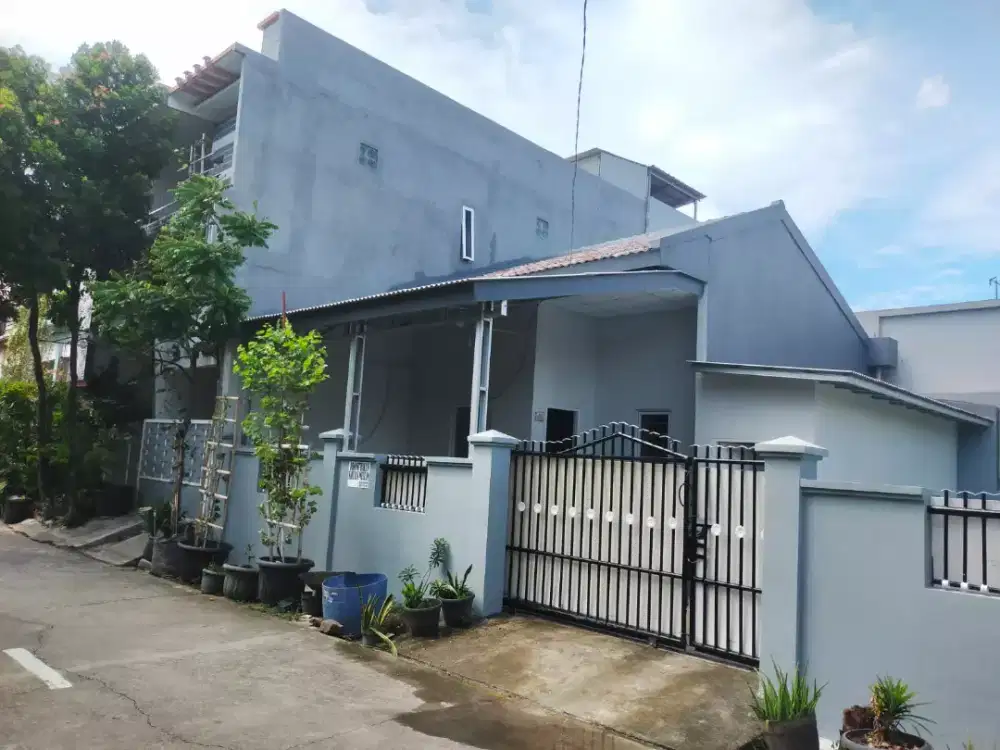 Rumah full renov seperti baru, huk, depan masjid