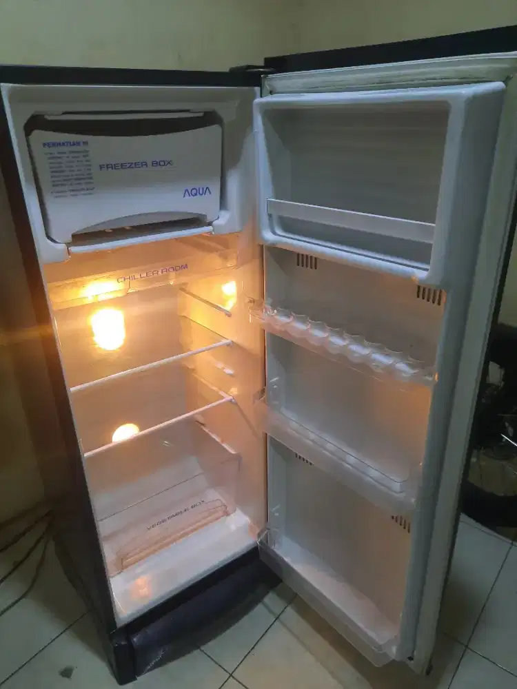 Jual cepat kulkas aqua 1pintu normal