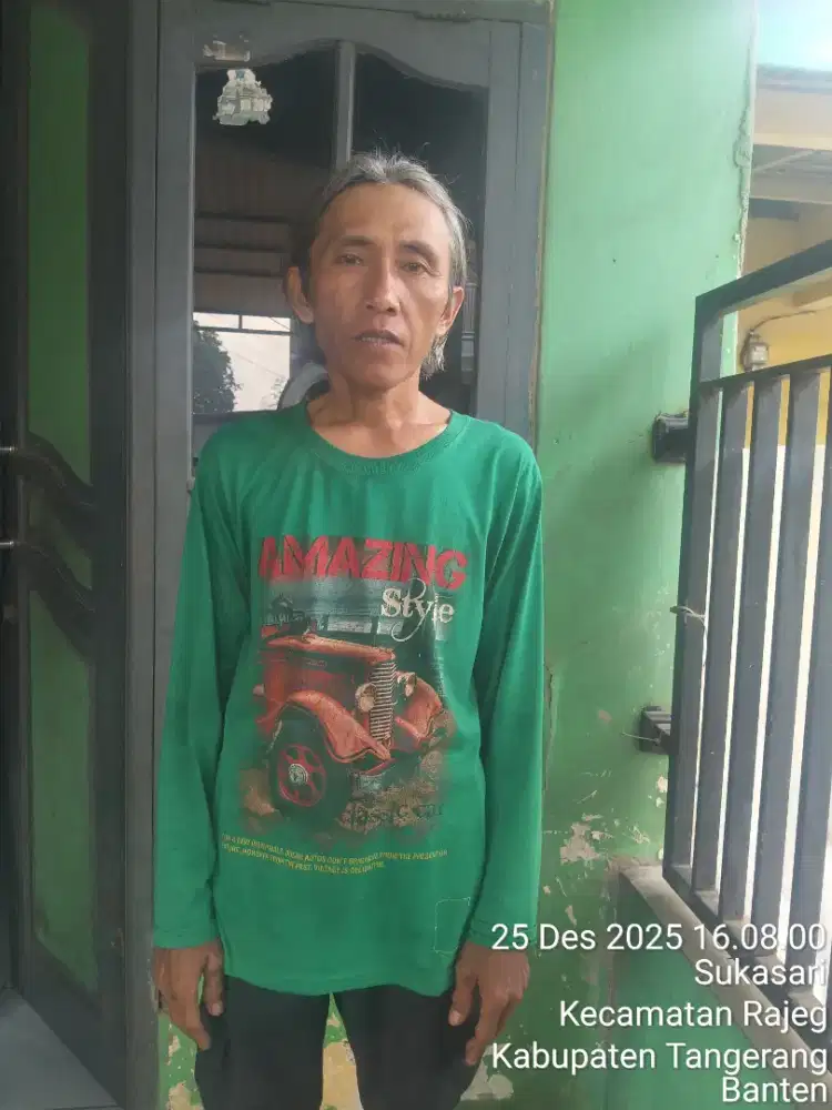 Cari kerja sebagai OB/tukang sapu atau jasa ojek motor