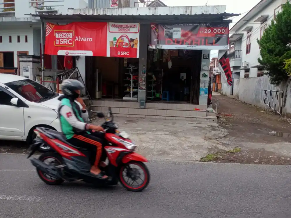 Di kontrakan toko 2 lantai