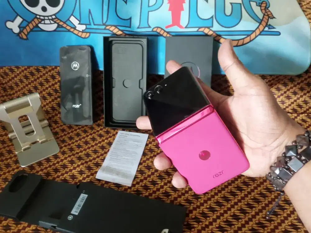MOTOROLA RAZR+ 2024 12+4/256GB HOT PINK INTER ALL PROV LENGKAP NOMIN