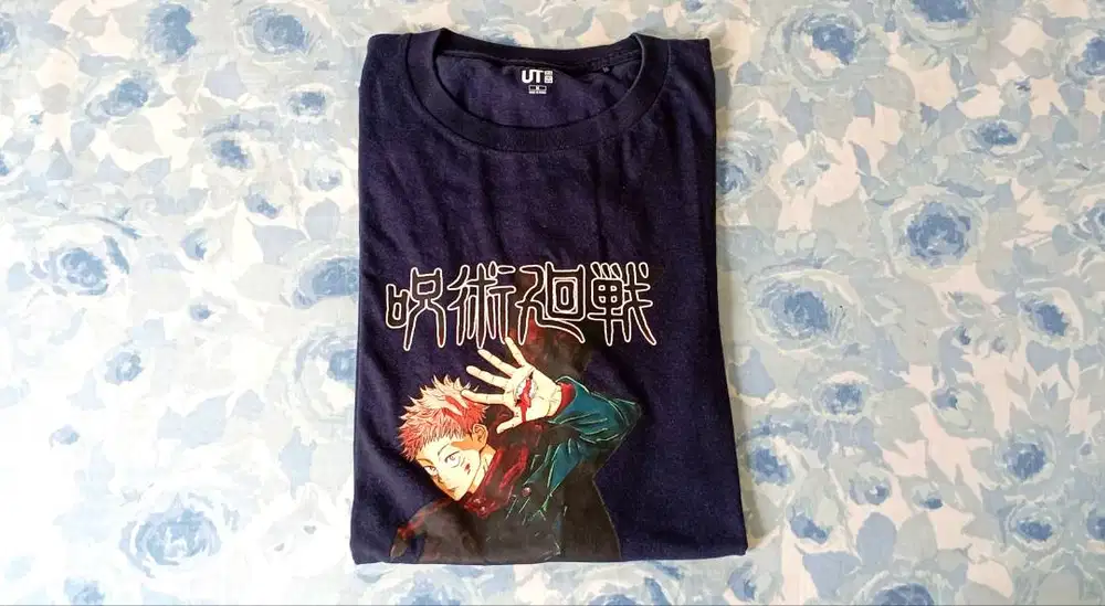 T shirt uniqlo Jujutsu kaisen