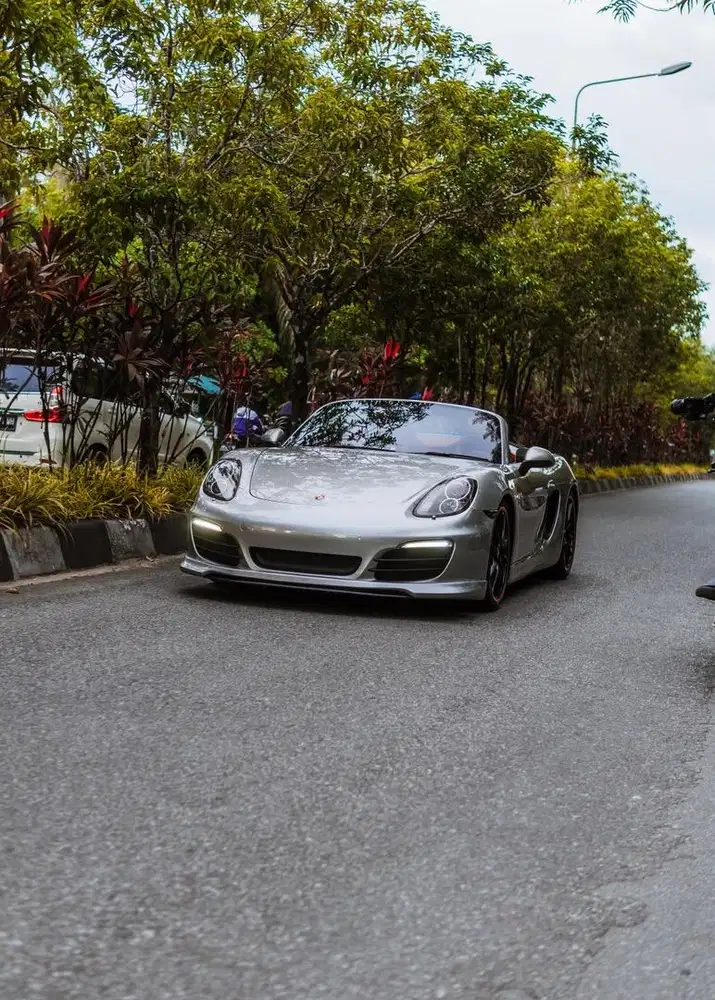 PORSCHE BOXSTER 981 2.7 NIK 2013 GT SILVER ON RED