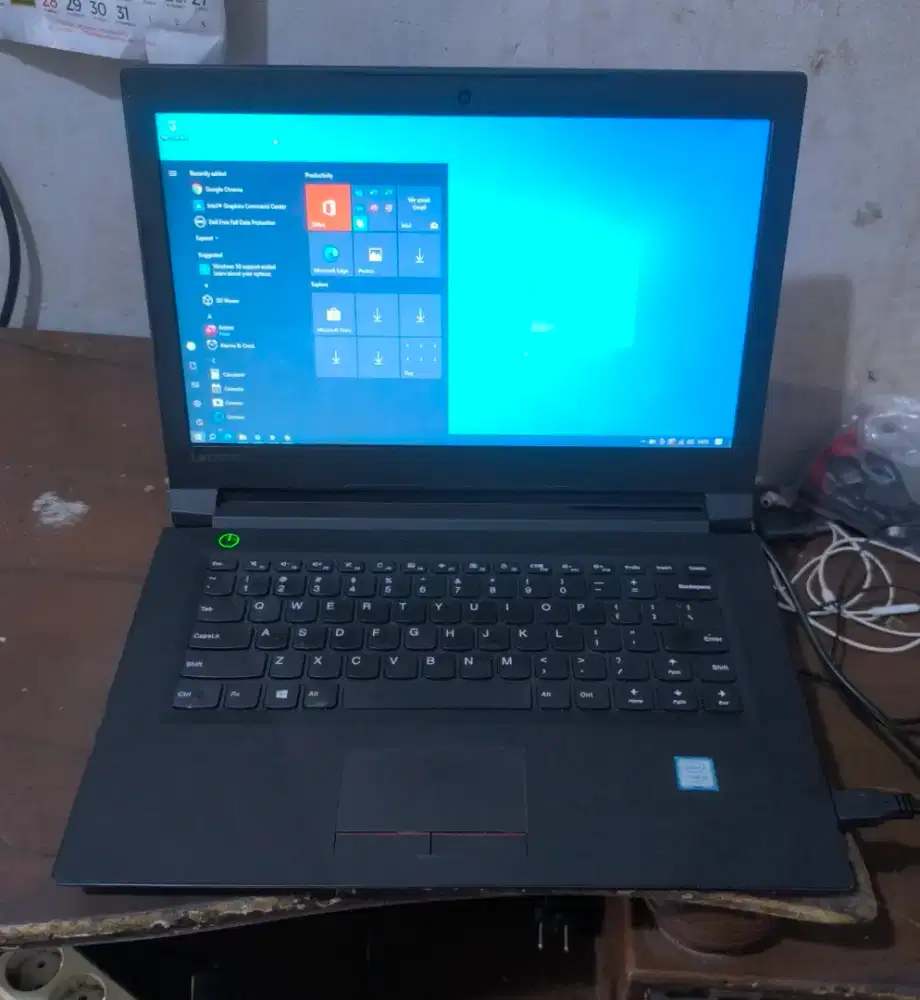 Lenovo i3 gen 6 ram 4 SSD 128 windowz 10 semua normal