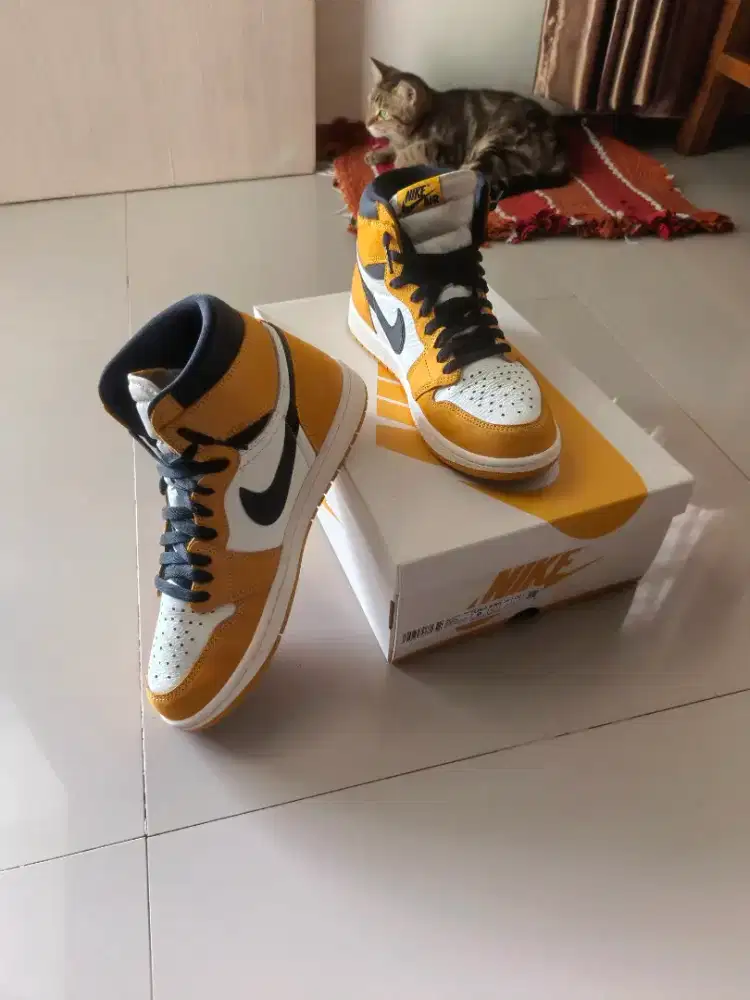 sepatu nike jordan 1 retro high og yellow