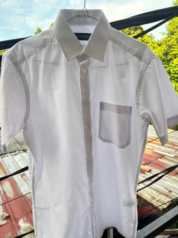Kemeja Alisan putih
