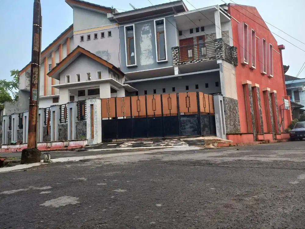 Rumah STRATEGIS di Sewakan area Banjarsari  kota Solo.