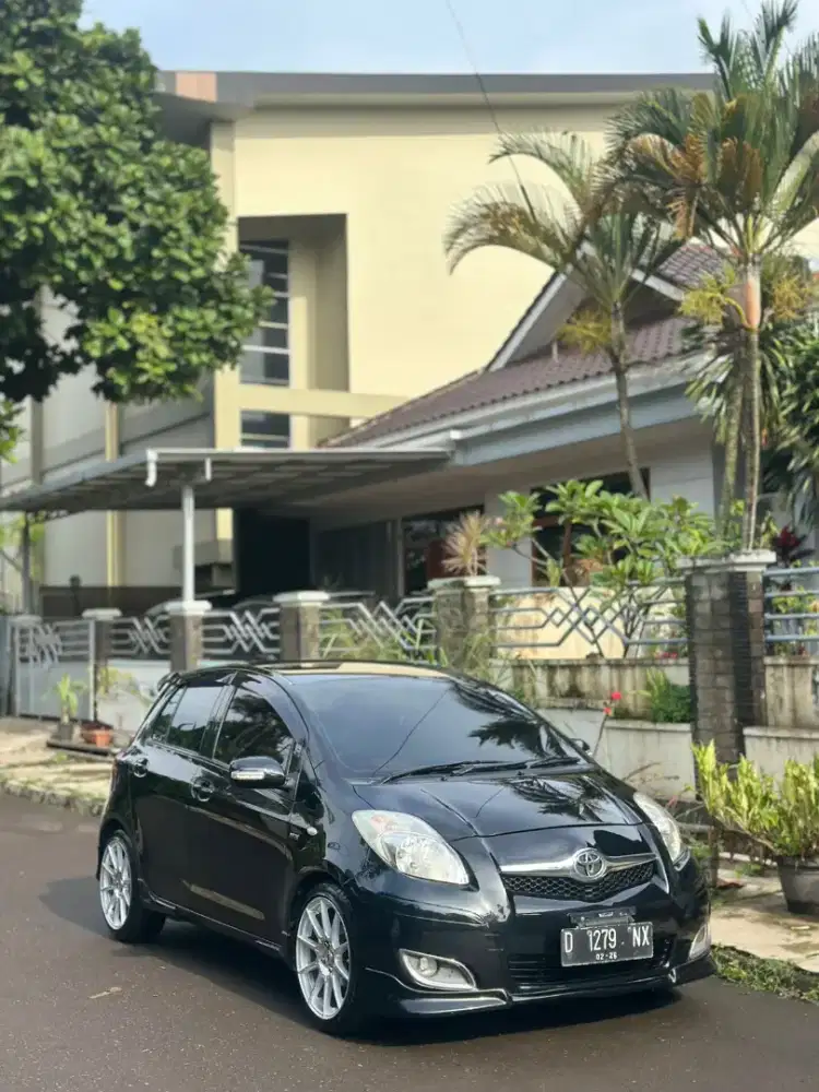 Toyota Yaris E 2010 AT