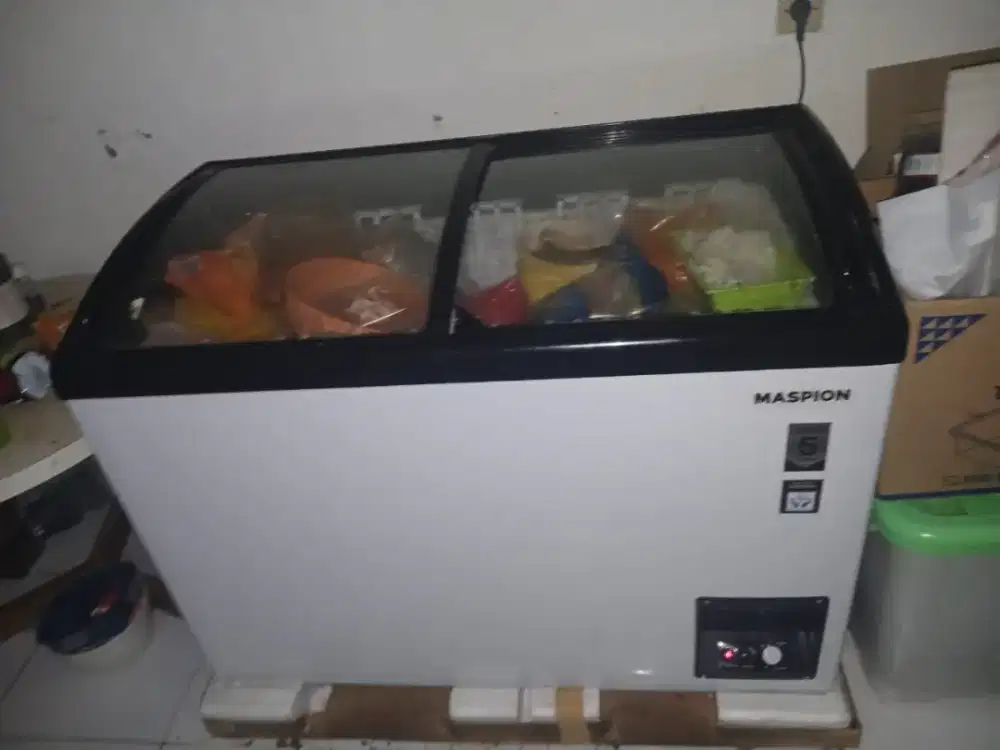 Freezer maspion UFH 300 like new