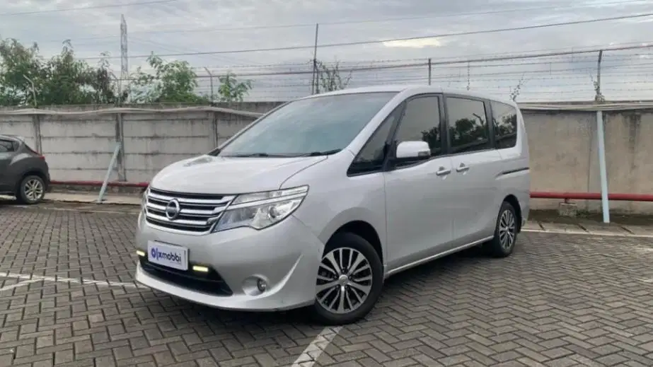LOW DP Nissan Serena 2.0 X Bensin-AT 2015 JUH
