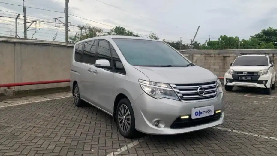 LOW DP Nissan Serena 2.0 X Bensin-AT 2015 JUH