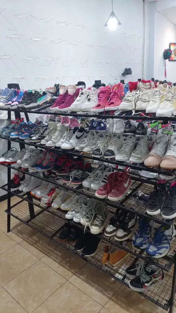 Rak Sepatu Display Toko (Hollow Galvanis)