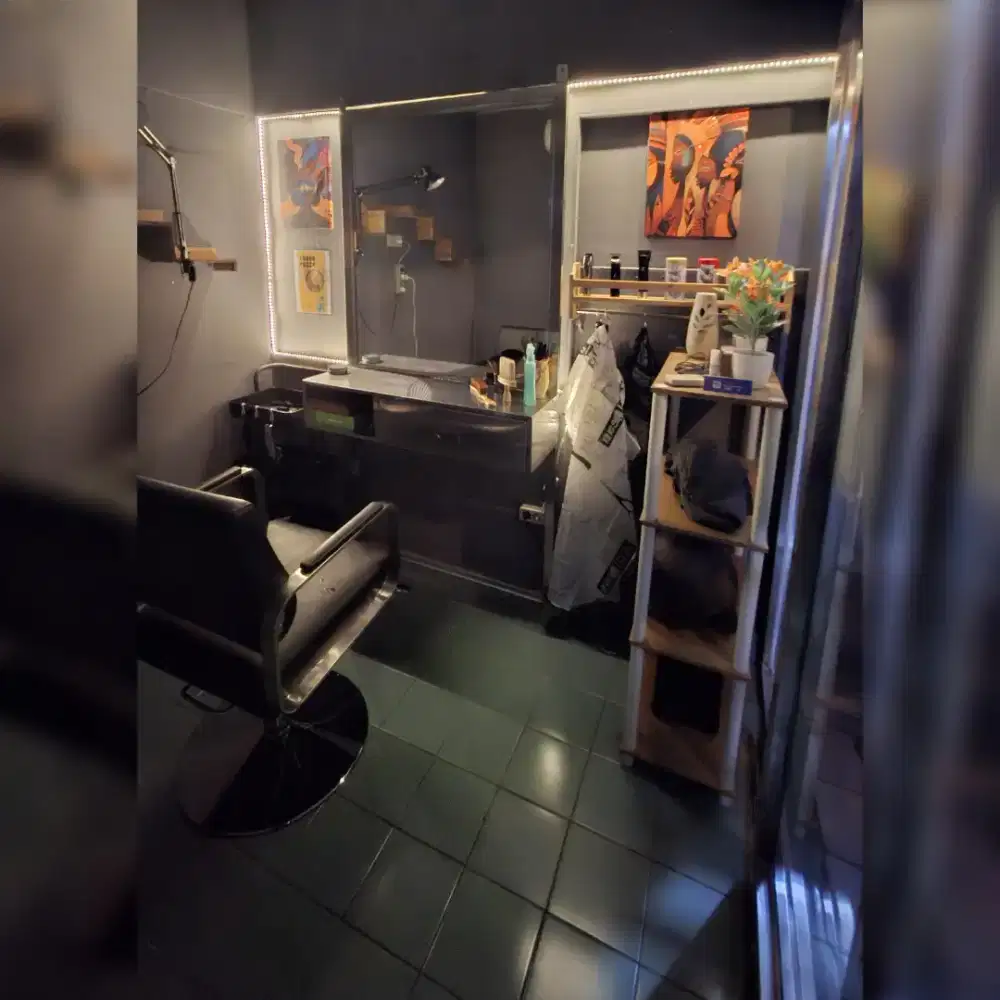 loker santai di barber shop