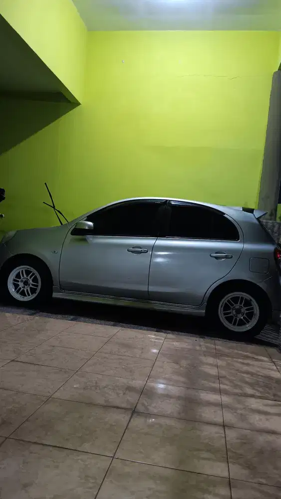 Nissan March 2011 Bensin