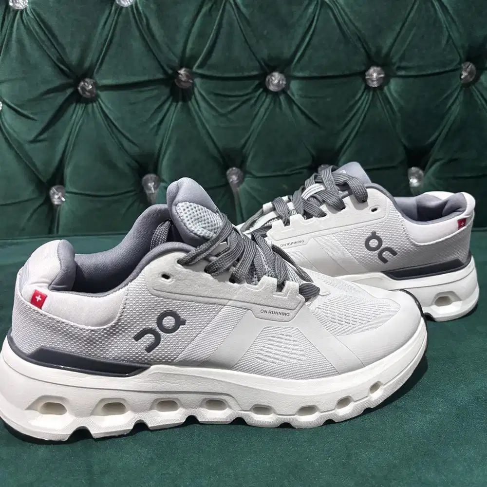 Sepatu Lari on Cloud runner 2 Frost White Unisex