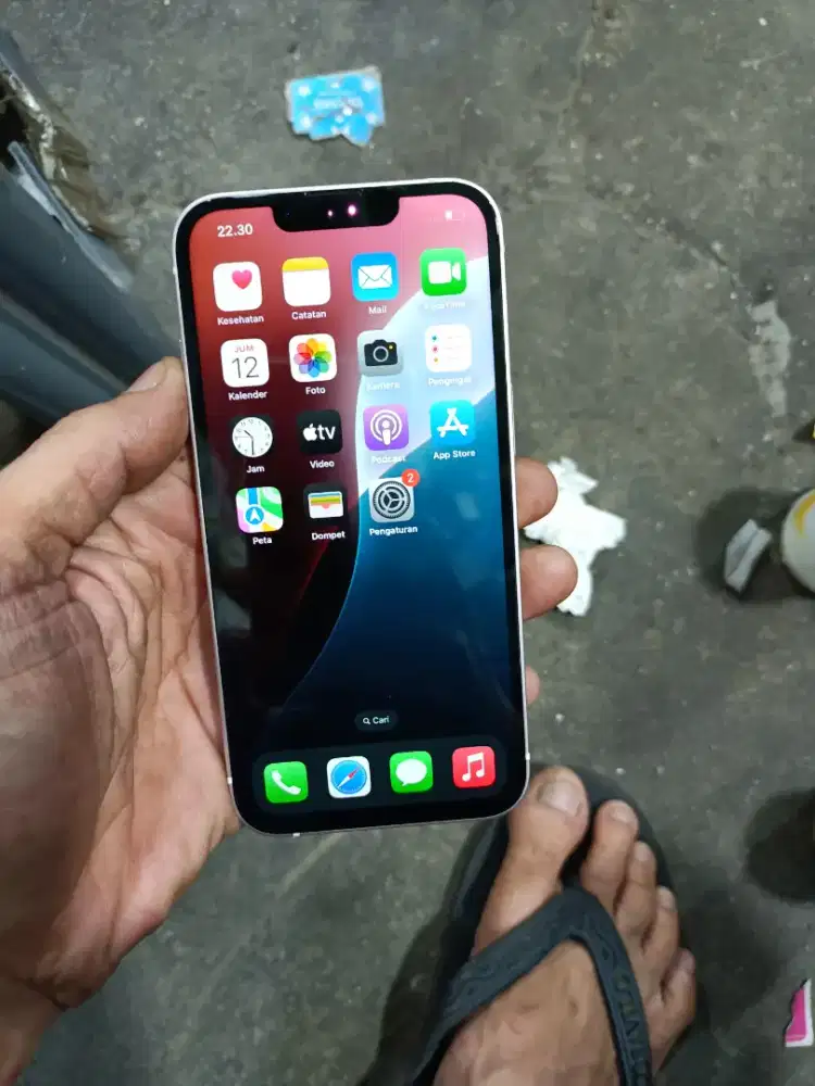 Iphone 13.  128 gb inter