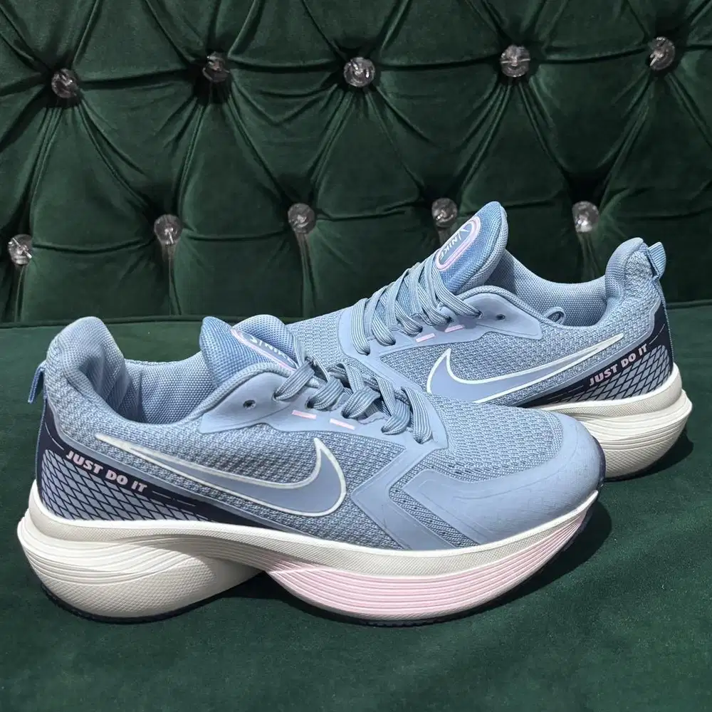 Sepatu running nike new