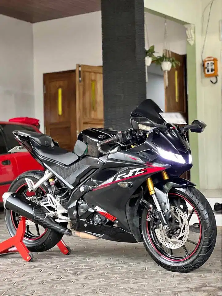 R15 V3 2019 LOW KM