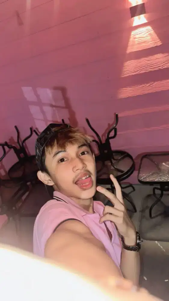 Nama : Revan alamat: Sukabumi umur:18