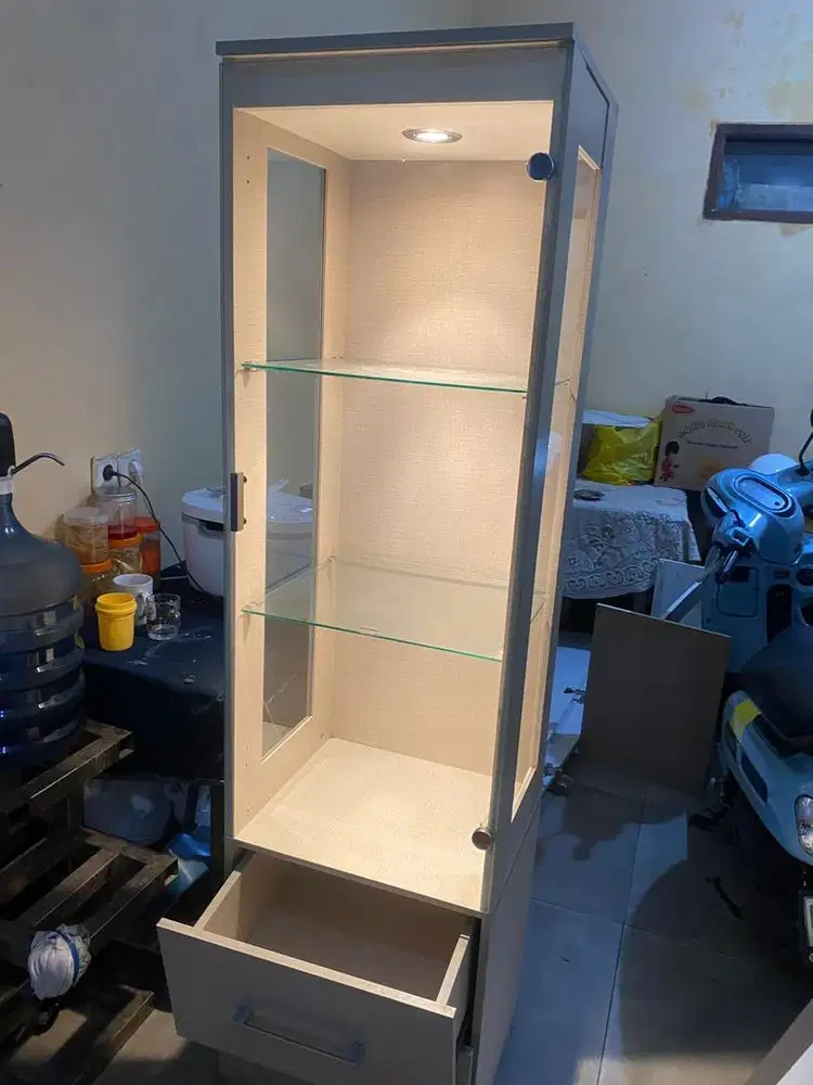 Lemari hias furniture