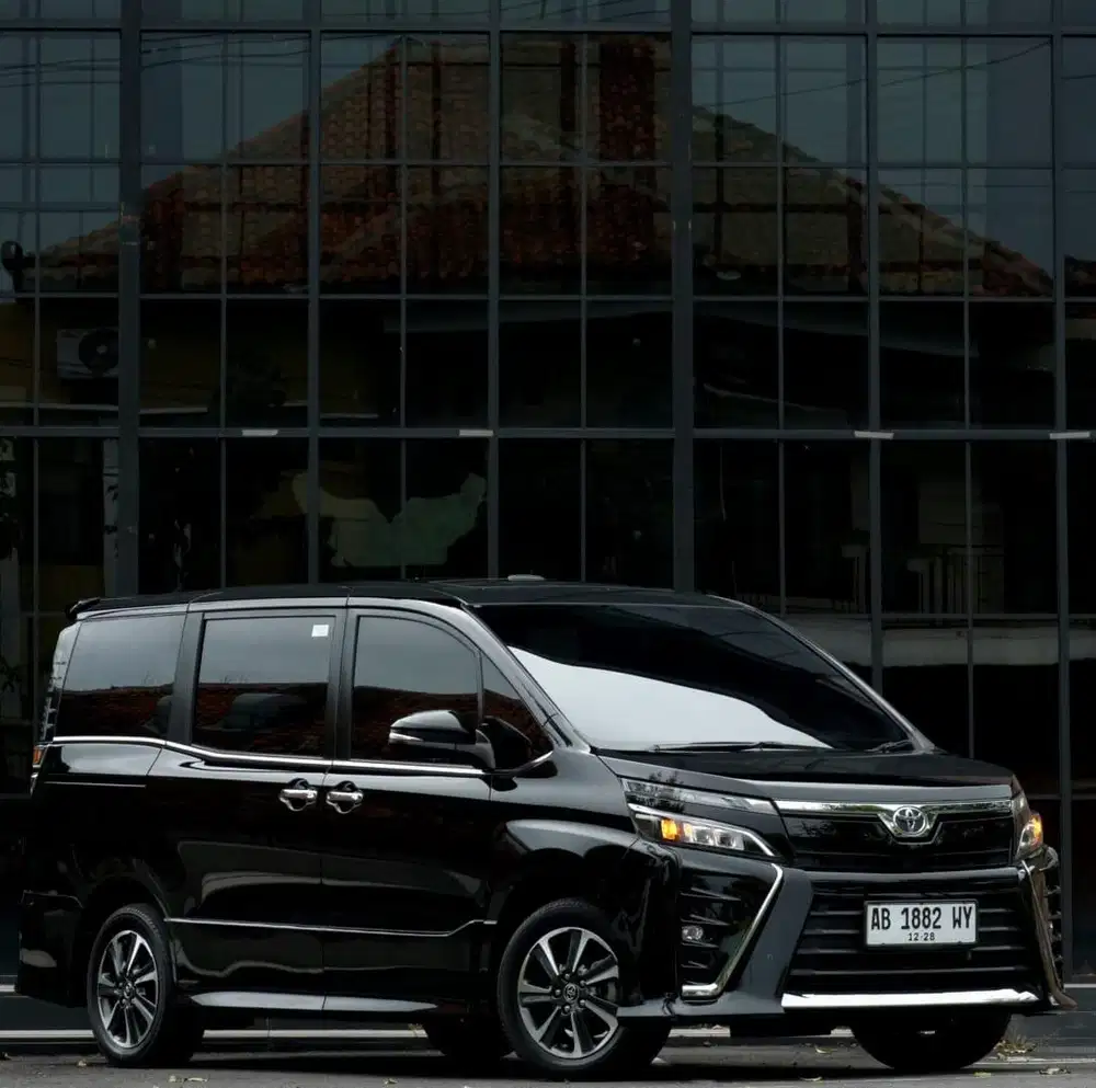 Toyota Voxy 2018. Km 38rb