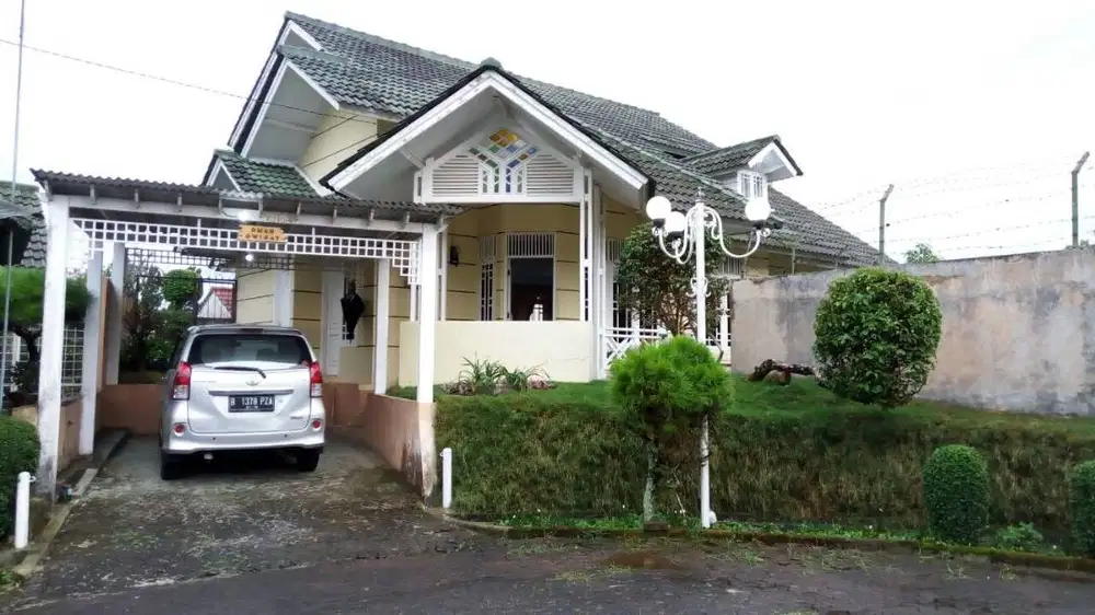 Disewakan Villa di Palm Garden Puncak Cipanas, Bersih - Luas - Asri