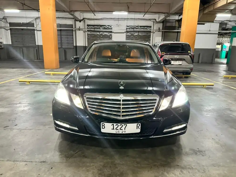 Dijual mercedes benz e300 w212 2011 elegance th 2011