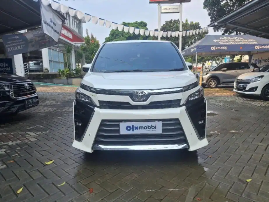 DP MURAH Toyota Voxy 2.0 Bensin-AT 2018 C5JVB