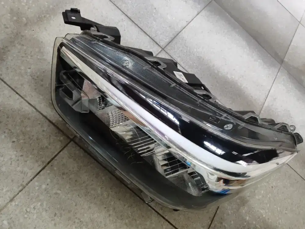 Headlamp Kiri Left Toyota Raize Type G