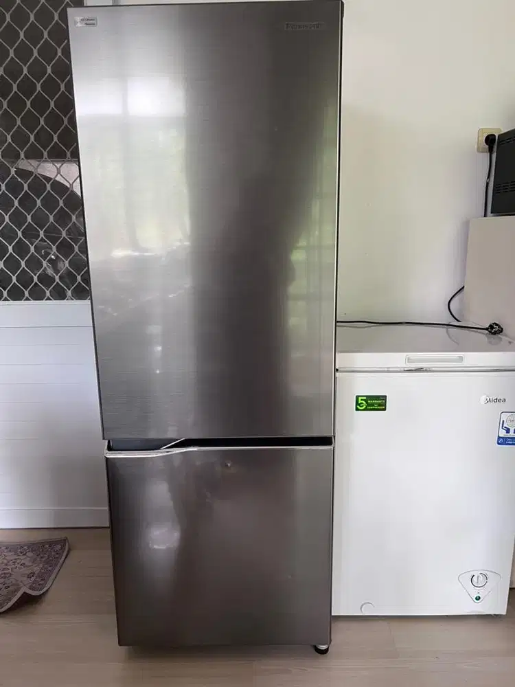 Dijual lemari es panasonic buttom freezer 2 pintu
